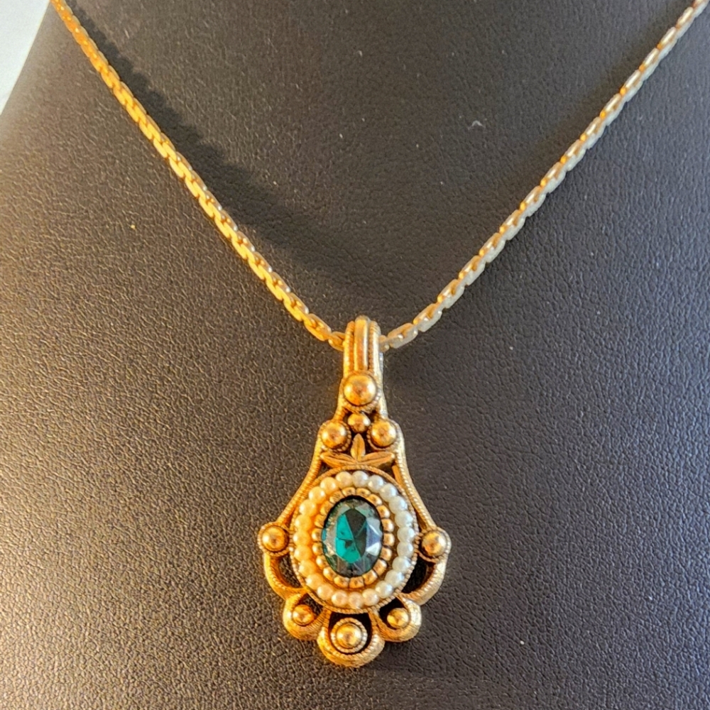 Avon Goldtone Necklace with Emerald Green Crystal & Faux Seed Pearls